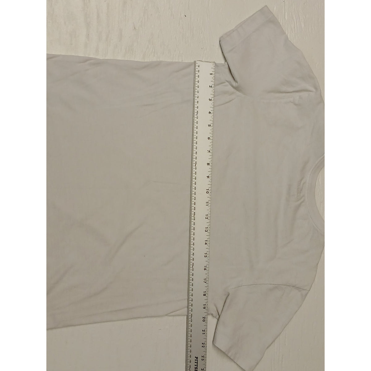 The Nike Tee (Meduim) White Crew Neck Short Sleeve TShirt
