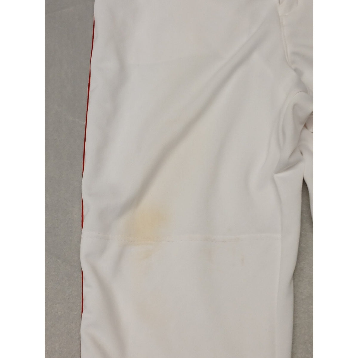Under Armour (XL) White Red Pin Stripe Sports Stretch Pants