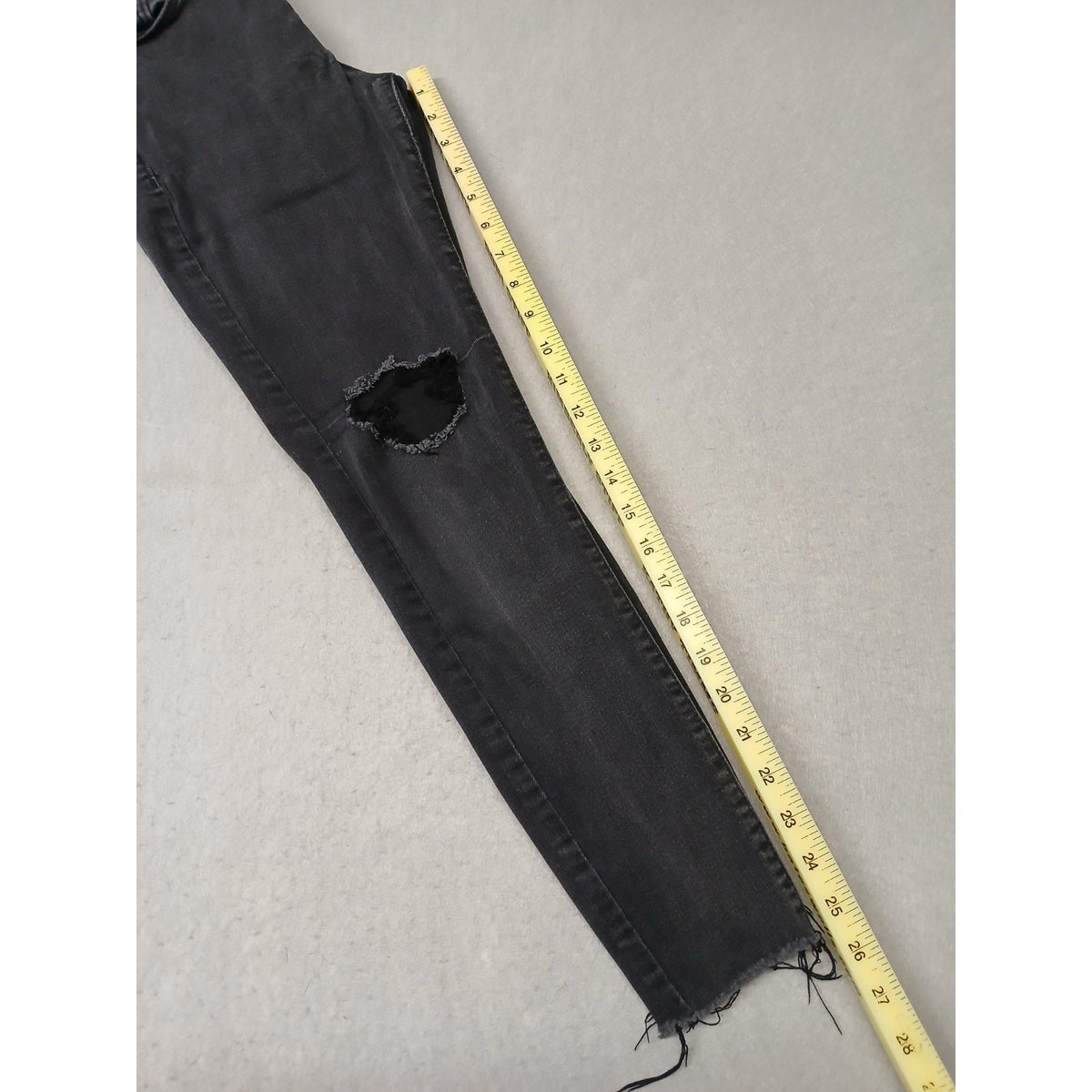 Old Navy (4) Women's Black Rockstar Super Skinny Jeans