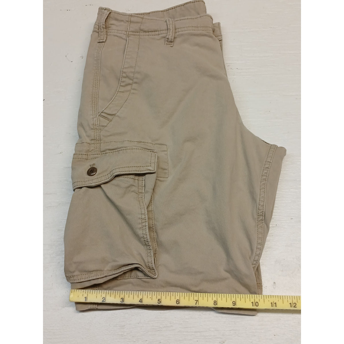 GAP (32) Beige Khaki Cargo Style Carpenter Casual Shorts