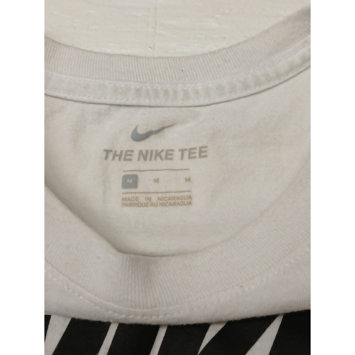 The Nike Tee (Meduim) White Crew Neck Short Sleeve TShirt