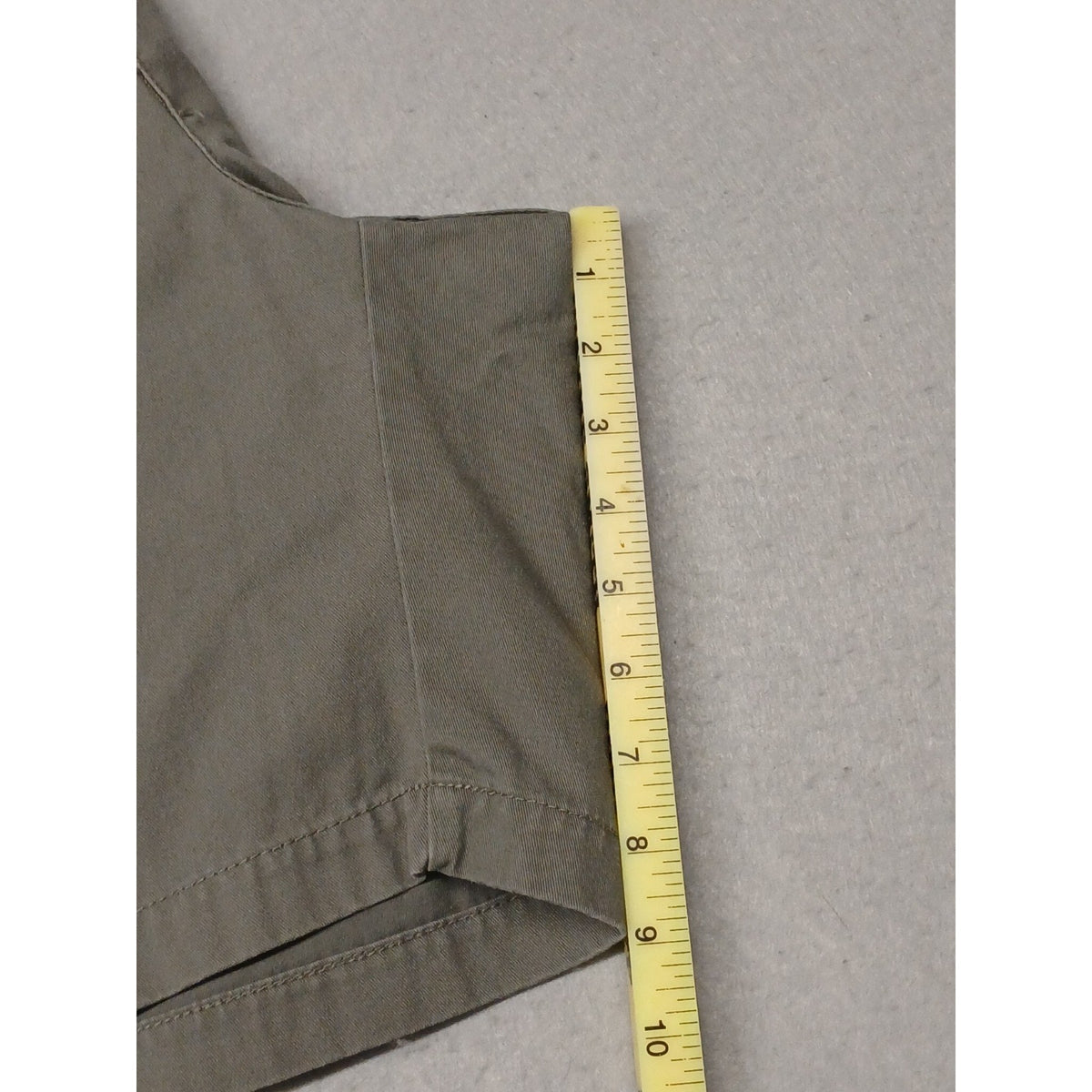 Canyon Ridge (52) Men's Gray Cargo Khaki Relaxed Shorts
