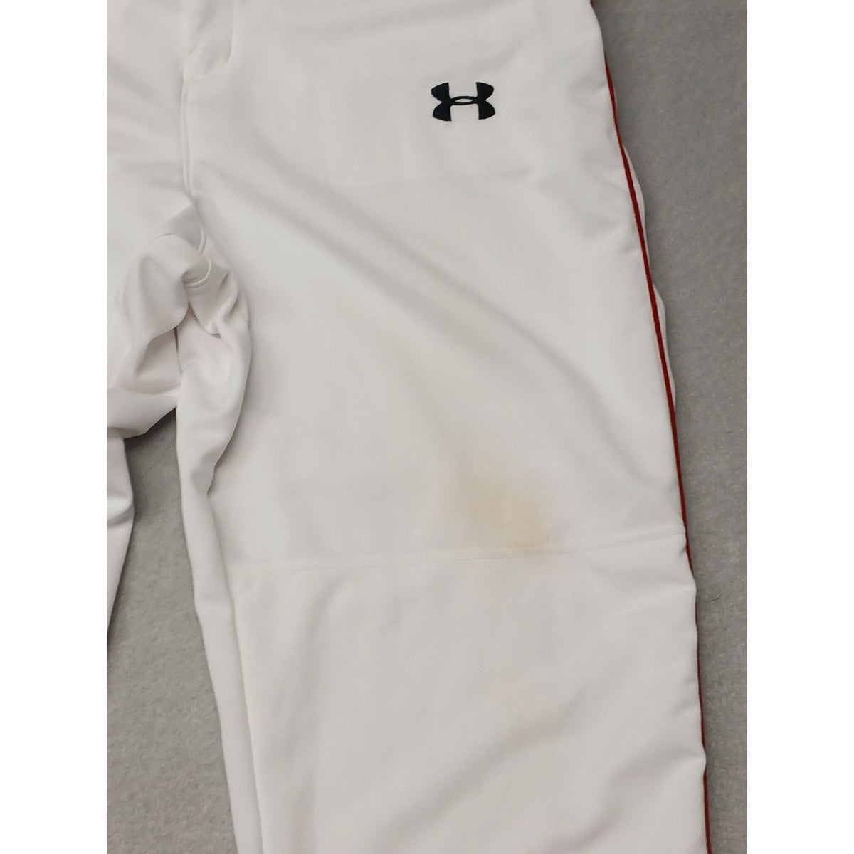Under Armour (XL) White Red Pin Stripe Sports Stretch Pants