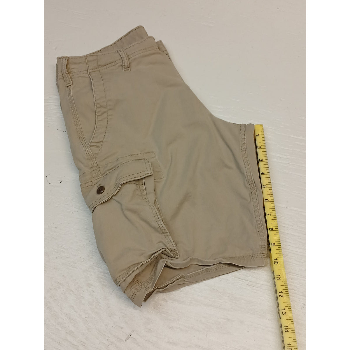 GAP (32) Beige Khaki Cargo Style Carpenter Casual Shorts