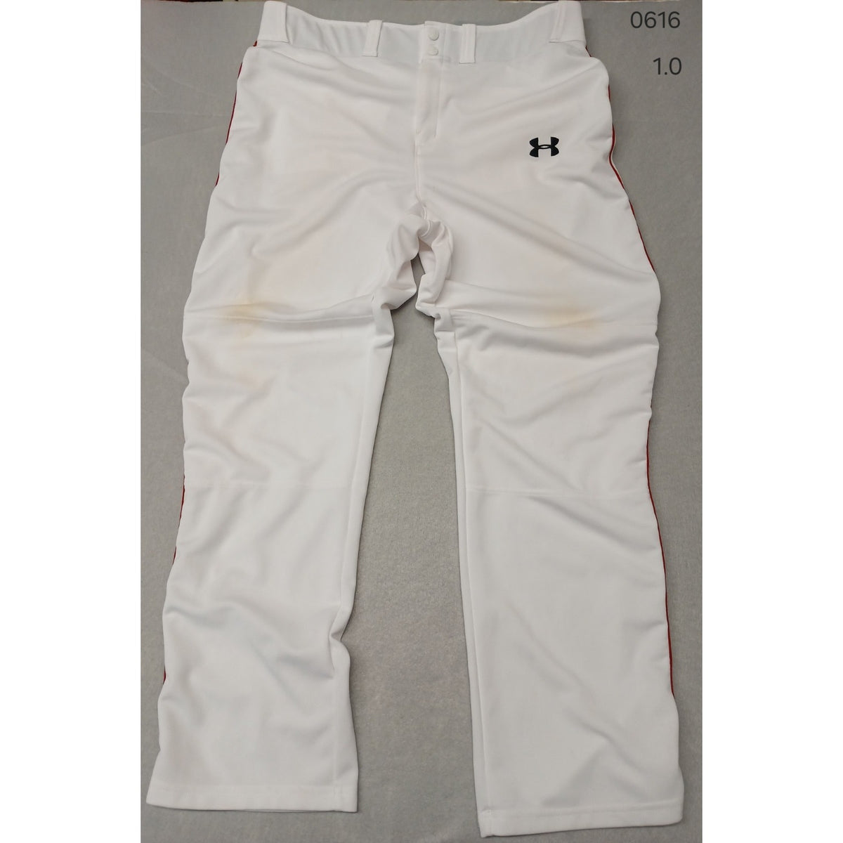 Under Armour (XL) White Red Pin Stripe Sports Stretch Pants