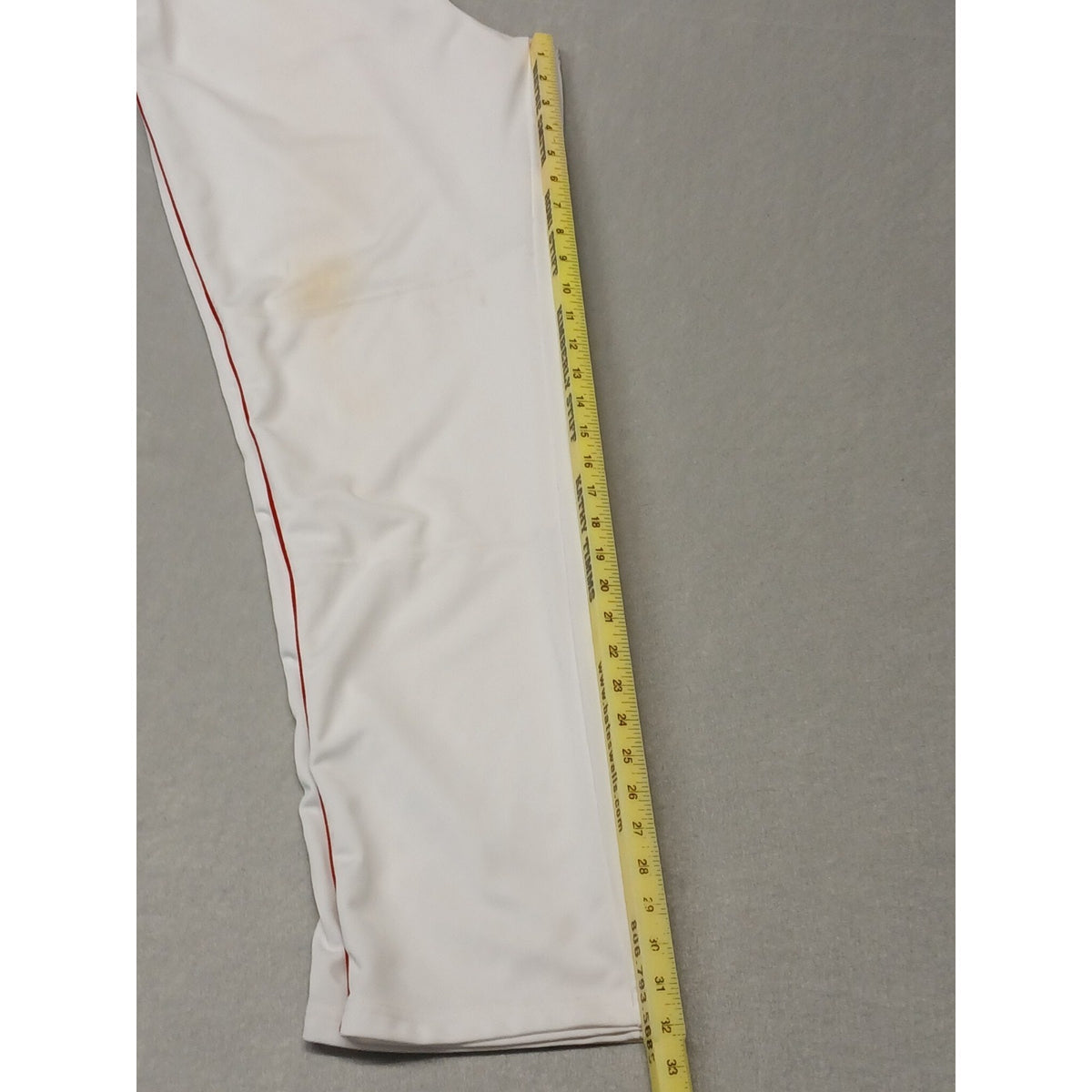 Under Armour (XL) White Red Pin Stripe Sports Stretch Pants