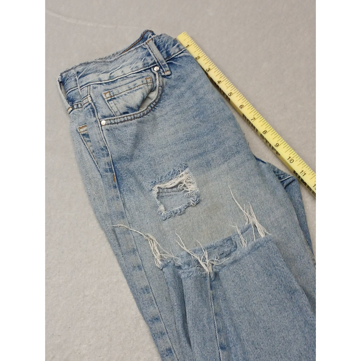 Forever 21 (24) Rugged Relaxed High Ankle Blue Denim Jeans