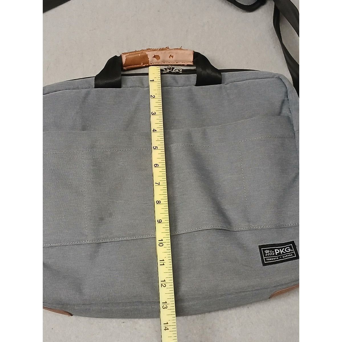 PKG (15”) Laptop Messenger Bag Carry Crossbody Gray 10L Pre Owned