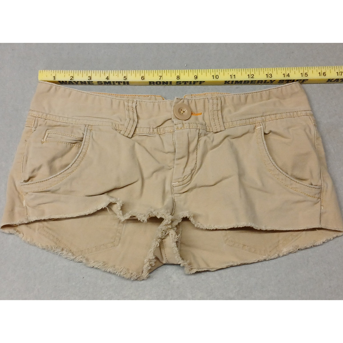 American Eagle (4) Mid Rise Beige Khaki Chino Shorts